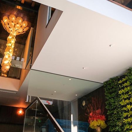 Signature Boutique Hotel Хошимин Екстериор снимка