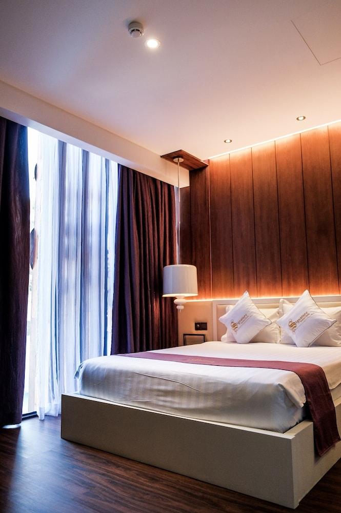 Signature Boutique Hotel Хошимин Екстериор снимка