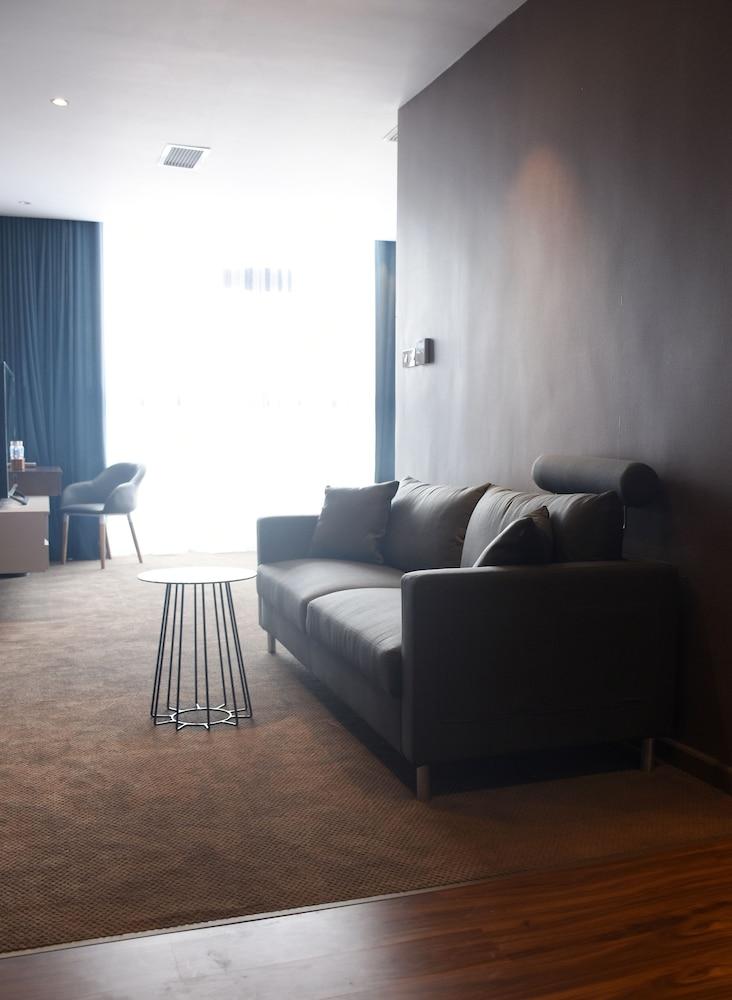 Signature Boutique Hotel Хошимин Екстериор снимка
